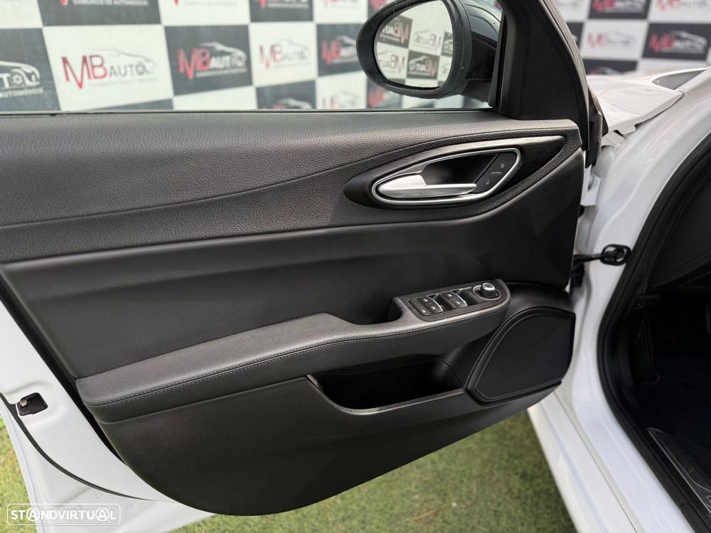 Alfa Romeo Giulia 2.2 D Super AT8 - 18