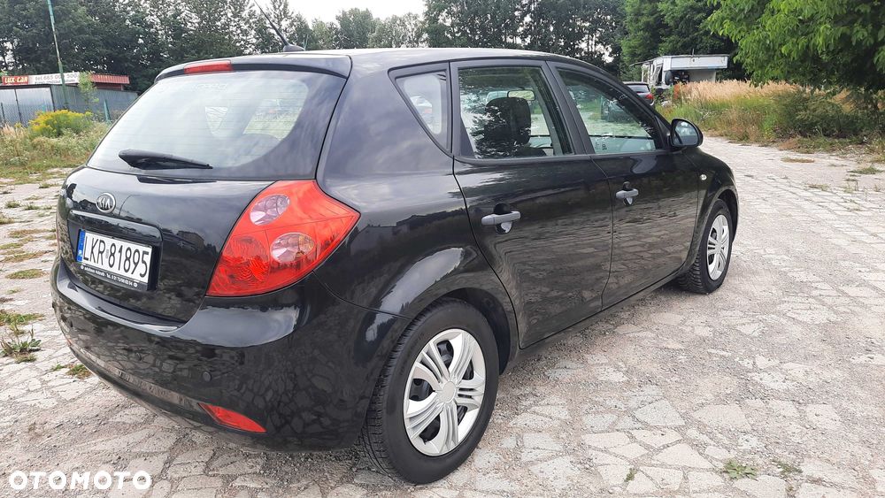 Kia Ceed - 4
