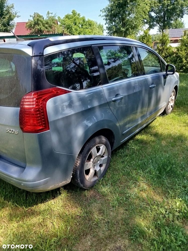 Peugeot 5008 - 8