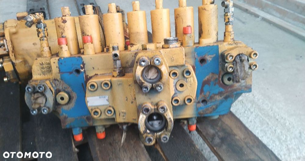 Rozdzielacz hydrauliczny Rexroth Mannesmann 00576172 MH2WH 18  579325 7 sekcji koparki JCB Zeppelin Liebherr CAT Zawór Sekcja - 7