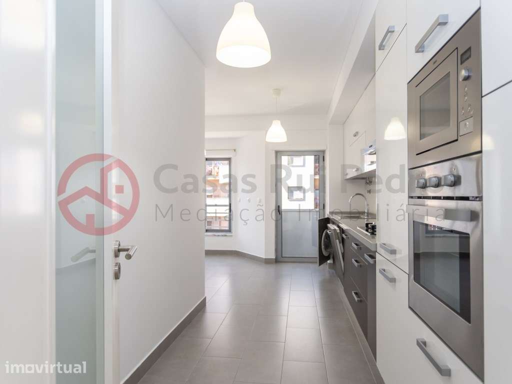 Apartamento T2 moderno com arrecadação e parqueamento, Rua José Afo... - Grande imagem: 3/60