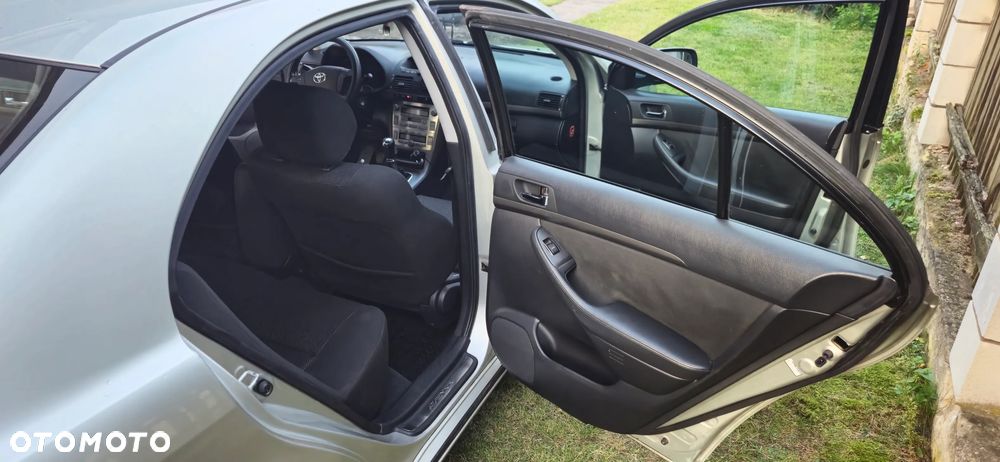 Toyota Avensis 1.8 VVT-i - 20