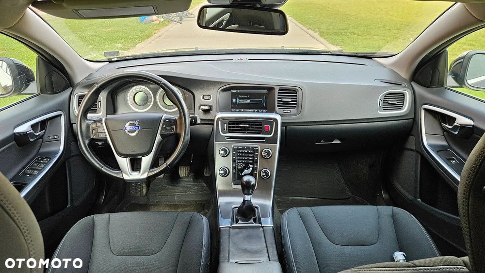 Volvo V60 2.0T R-Design - 8