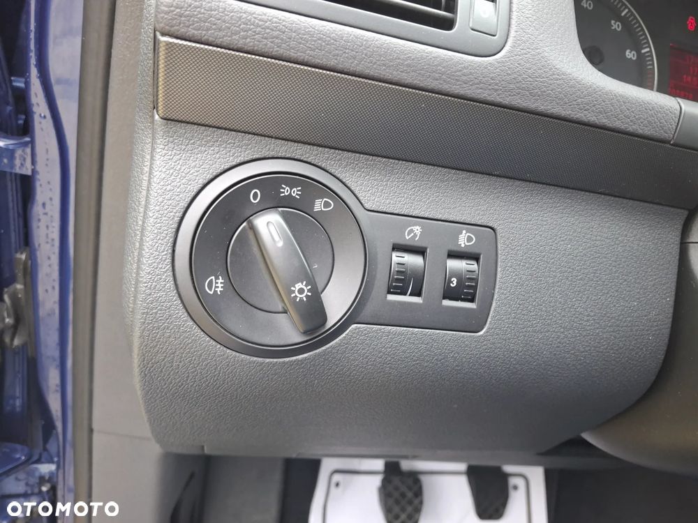 Volkswagen Touran 1.6 Basis - 22