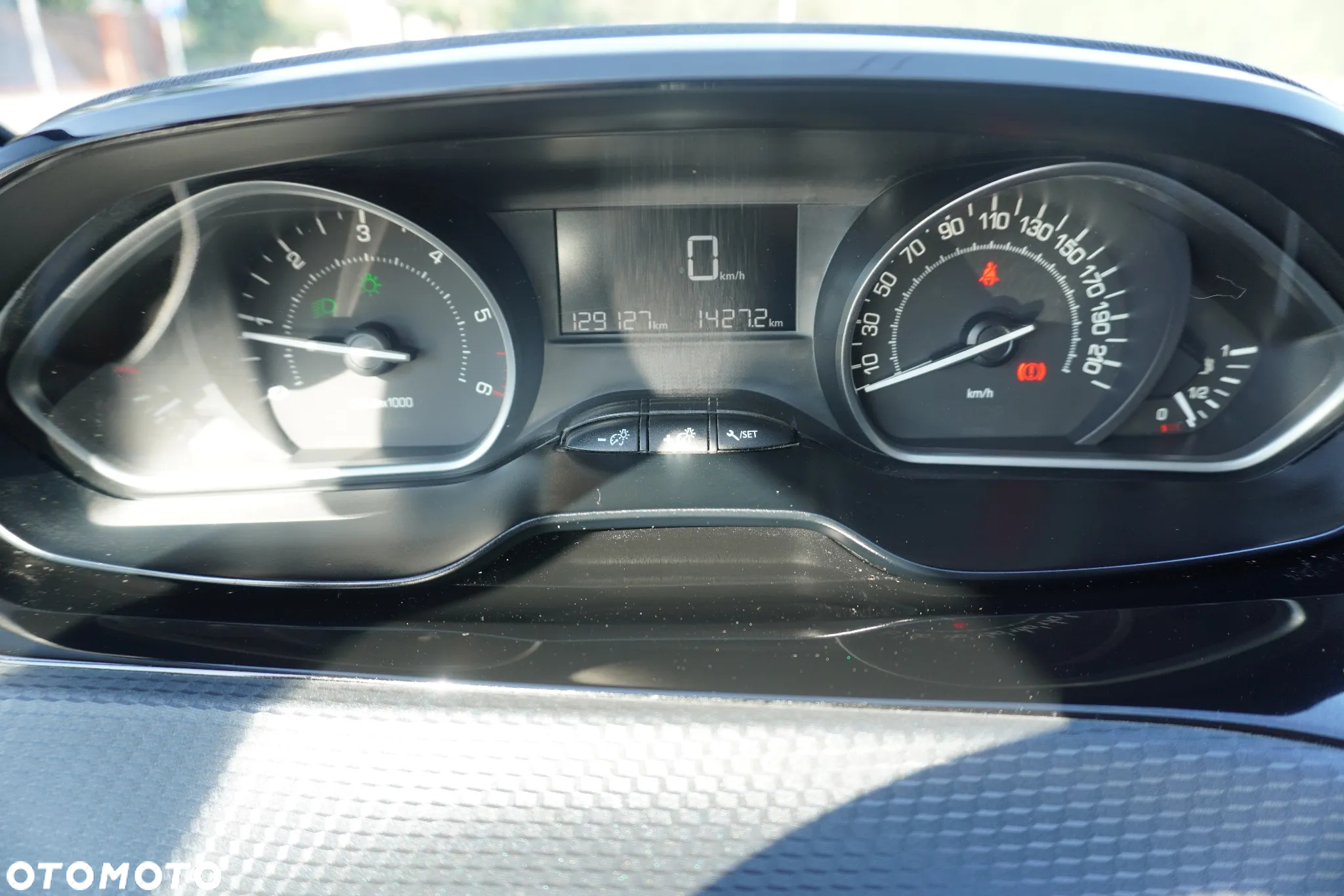 Peugeot 2008 1.6 BlueHDi Allure - 32