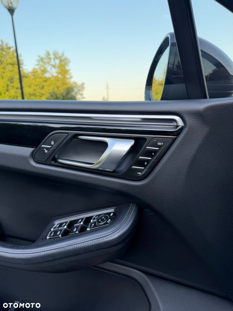 Porsche Macan Turbo - 14