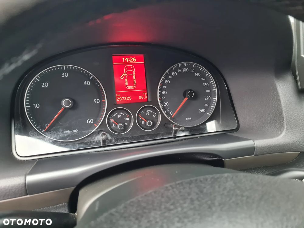 Volkswagen Touran - 13