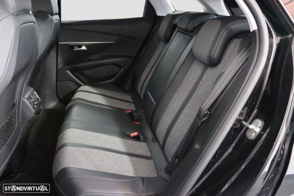Peugeot 3008 1.2 PureTech Allure EAT8 - 17