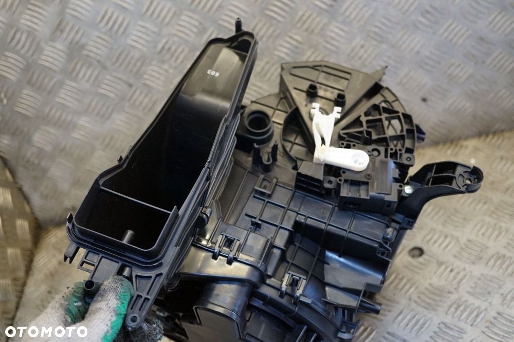 WENTYLATOR DMUCHAWA WNĘTRZA YARIS CROSS 87010-K0330 TOYOTA 2020- - 3