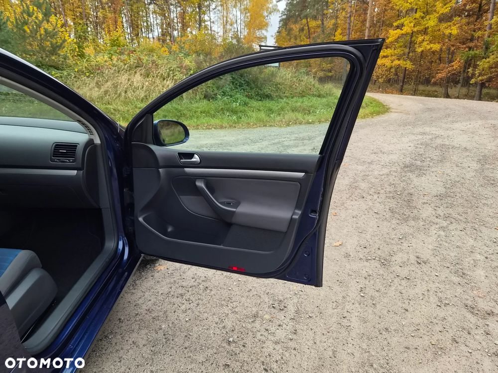 Volkswagen Golf - 37