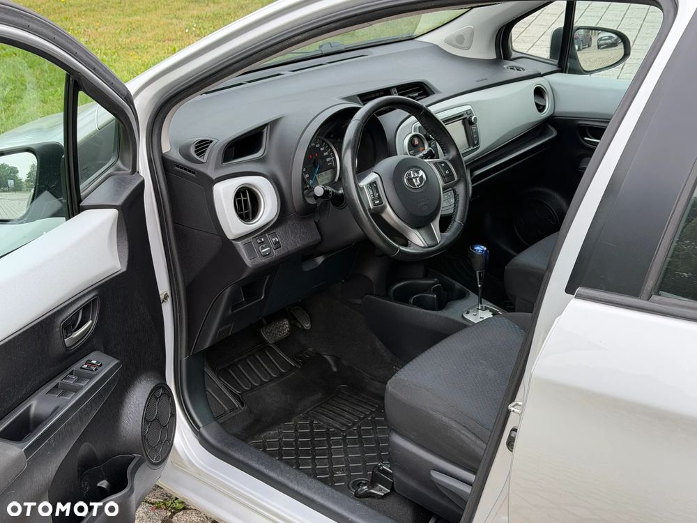 Toyota Yaris Hybrid 100 Premium - 22