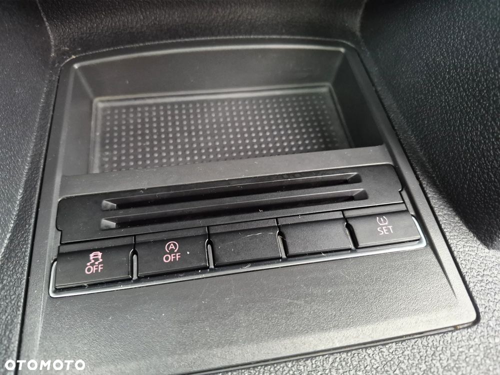 Volkswagen Touran 2.0 TDI DPF MATCH - 14