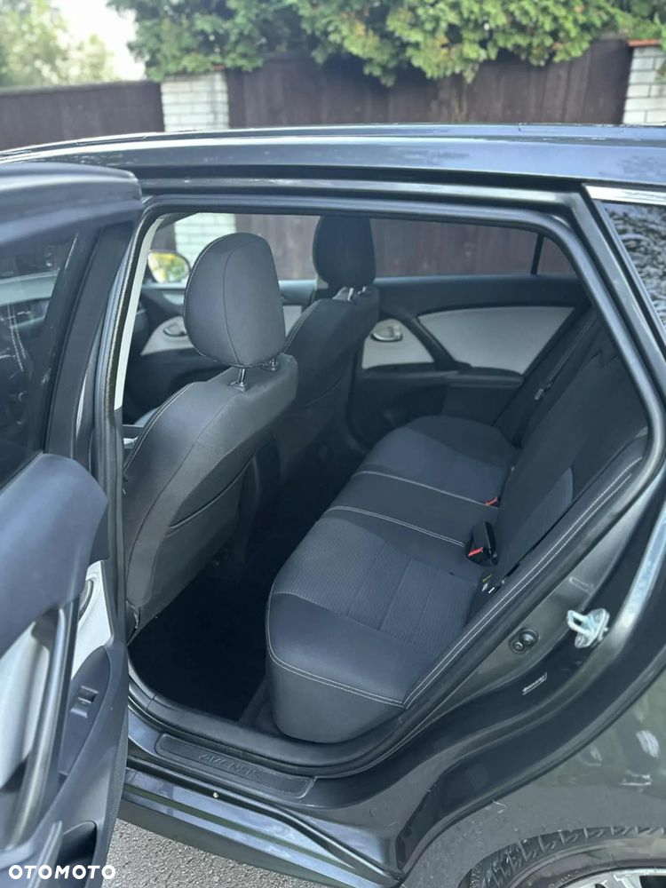 Toyota Avensis Touring Sports 1.8 Executive - 8