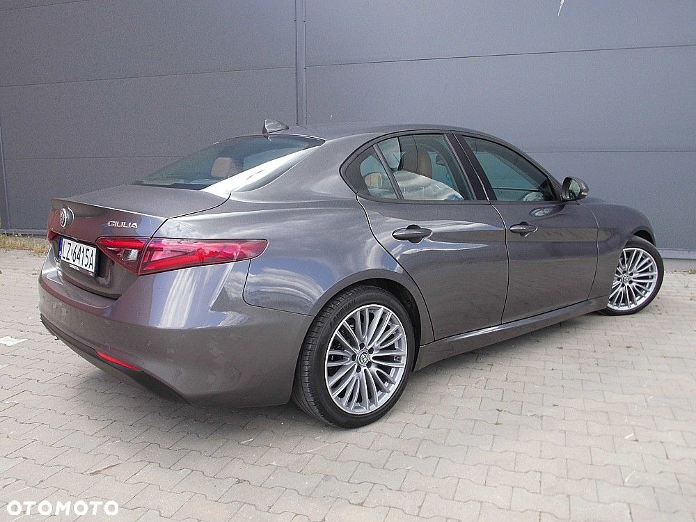 Alfa Romeo Giulia 2.2 AT8 Business - 5