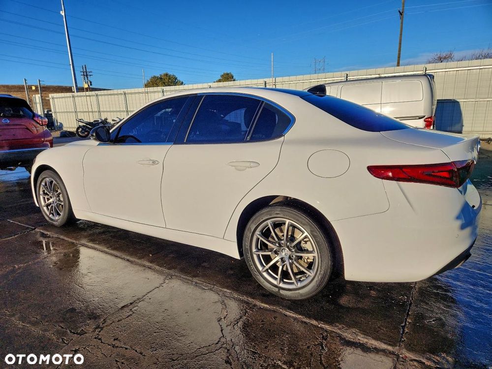 Alfa Romeo Giulia 2.0 Turbo 16V AT8-Q4 Ti - 3