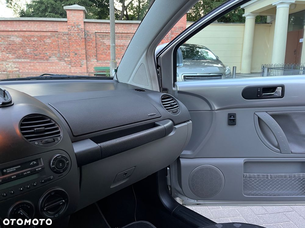 Volkswagen New Beetle 2.0 - 14