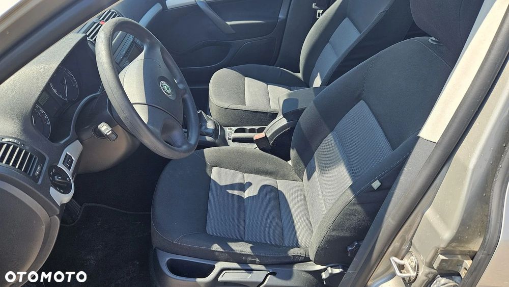 Skoda Octavia 1.6 FSI Ambiente - 11