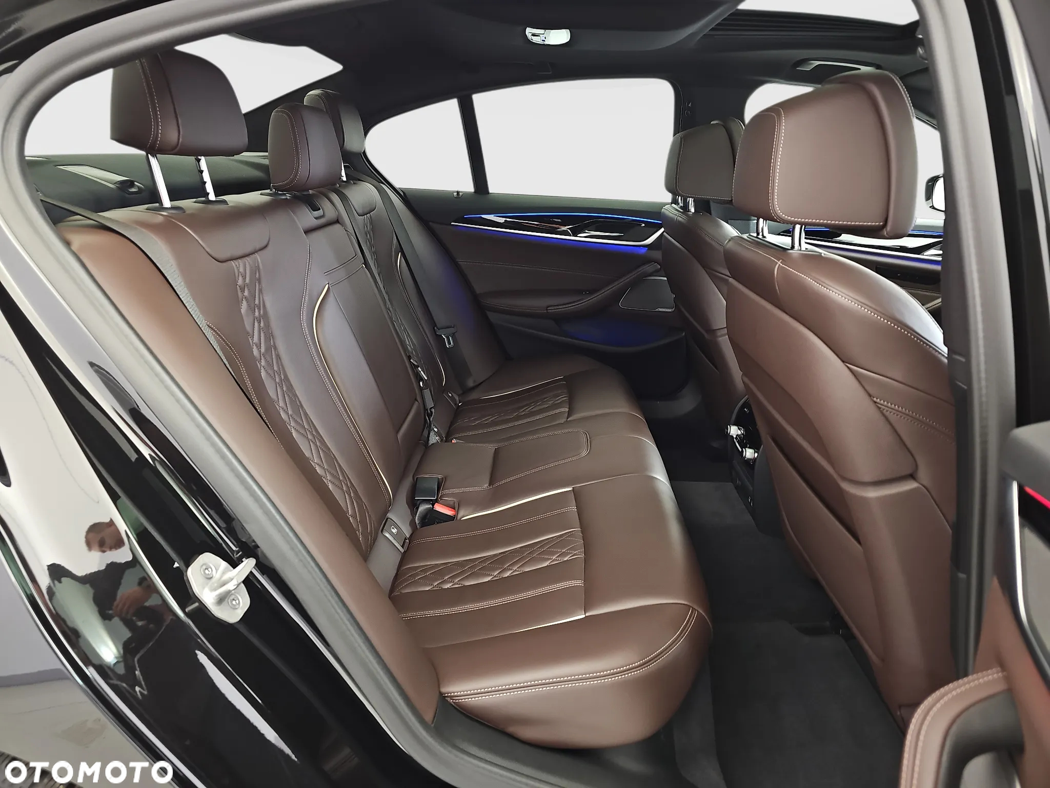 BMW Seria 5 M550i xDrive - 36