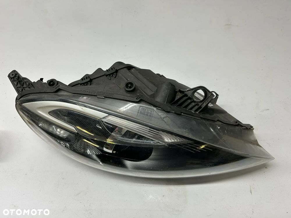 Volvo V-40 II lampa reflektor prawy prawa xenon 31420010 2012-2019