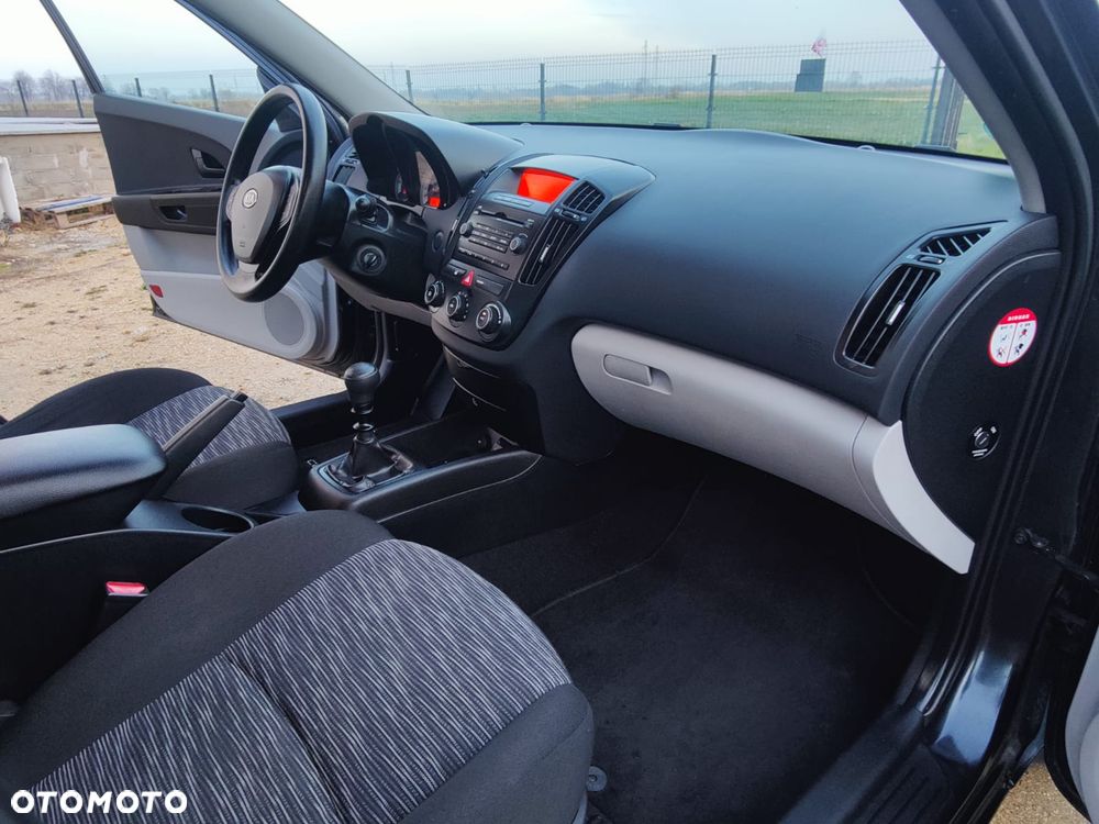 Kia Ceed 1.4 CVVT Attract - 11