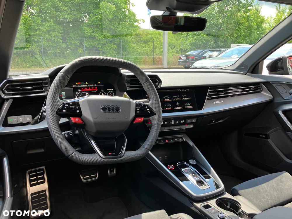 Audi RS3 Limousine - 14