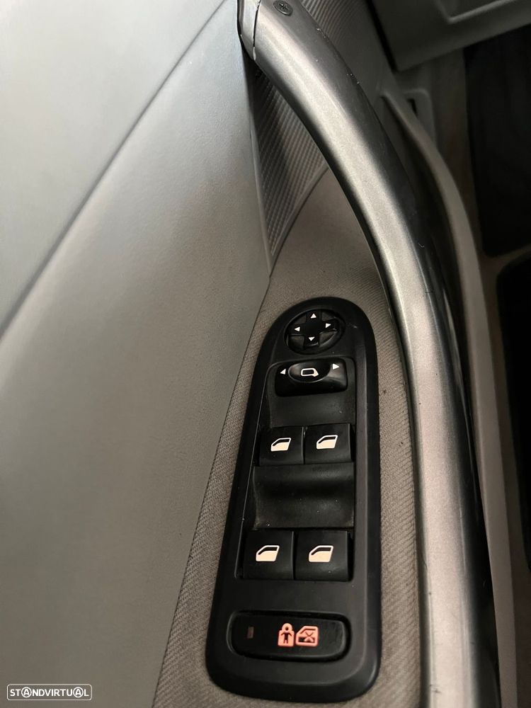 Peugeot 308 1.6 HDi Executive - 20