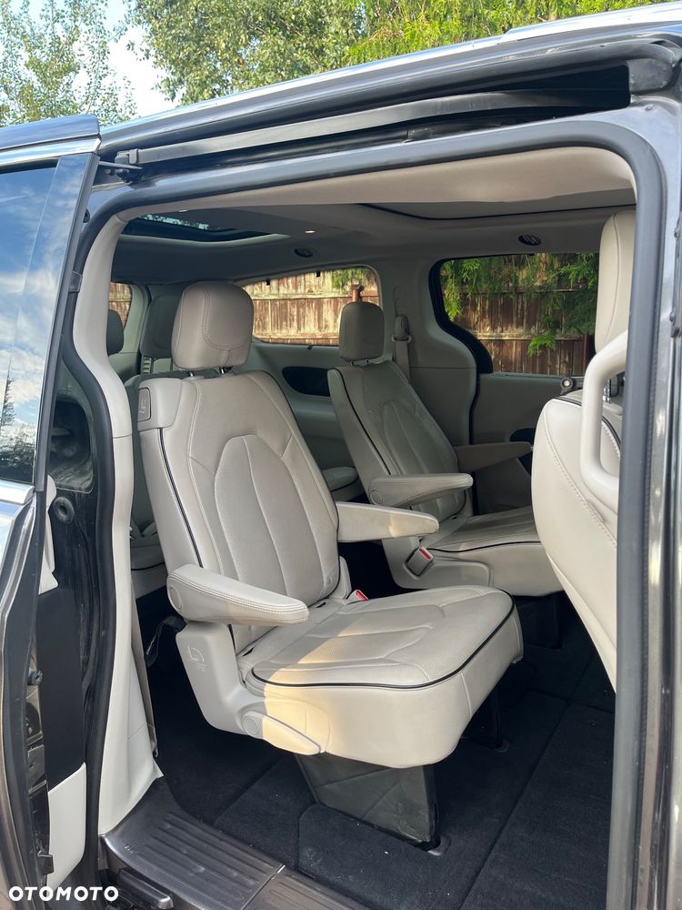 Chrysler Pacifica - 12