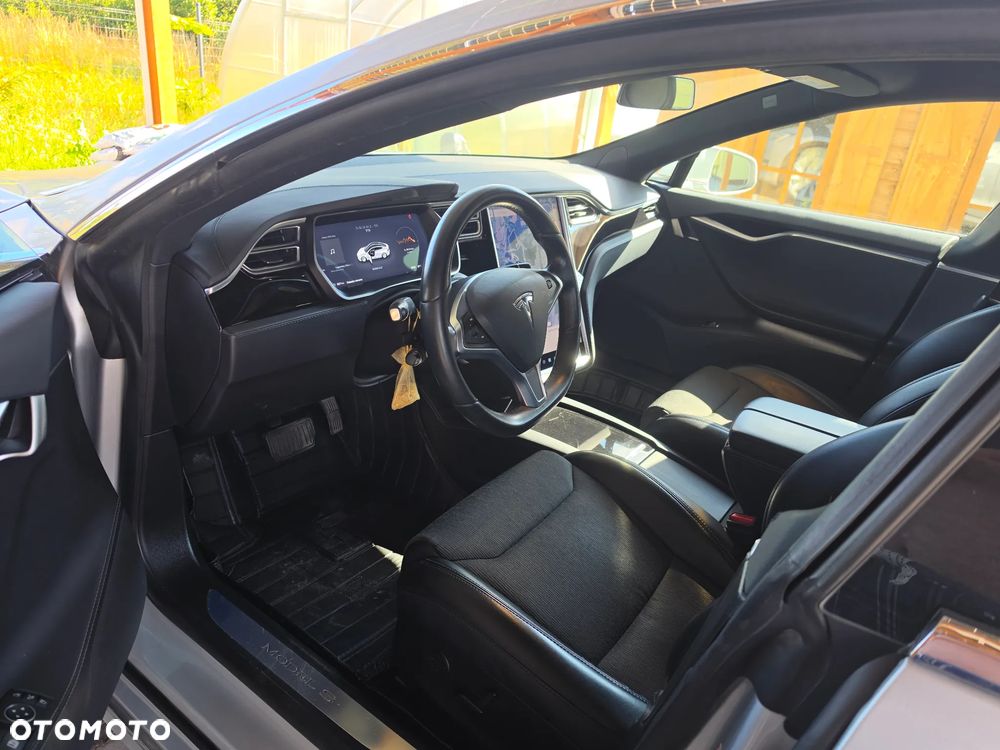 Tesla Model S - 14