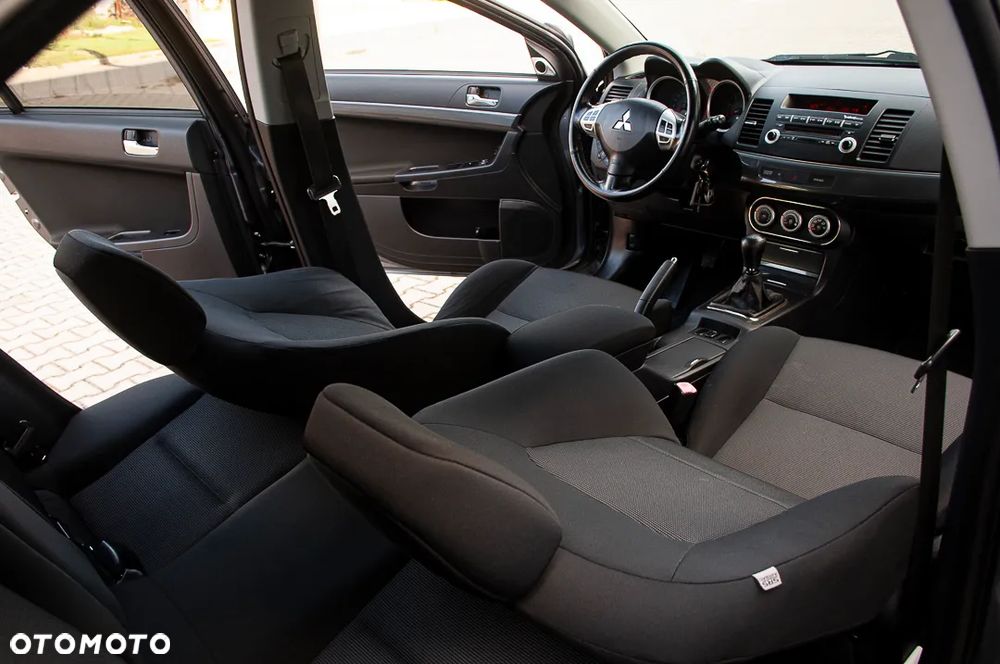 Mitsubishi Lancer 1.8 Intense - 25