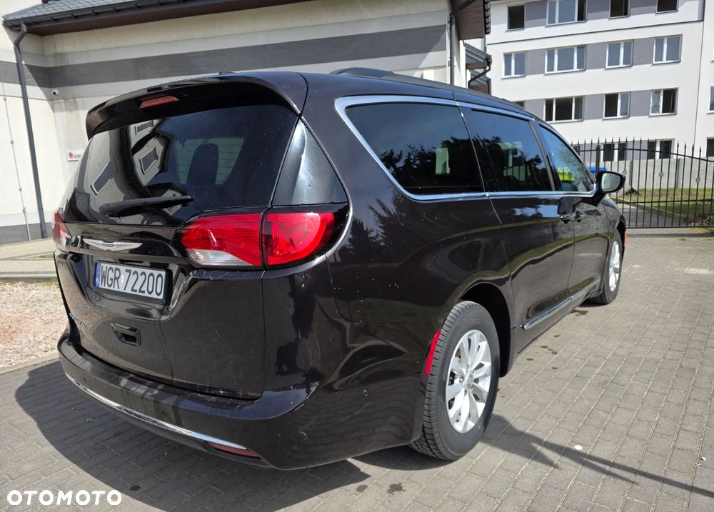 Chrysler Pacifica - 5