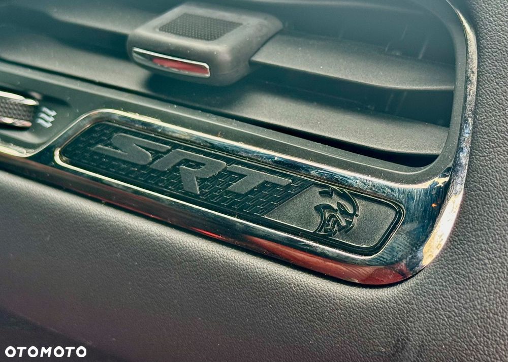 Dodge Challenger - 17