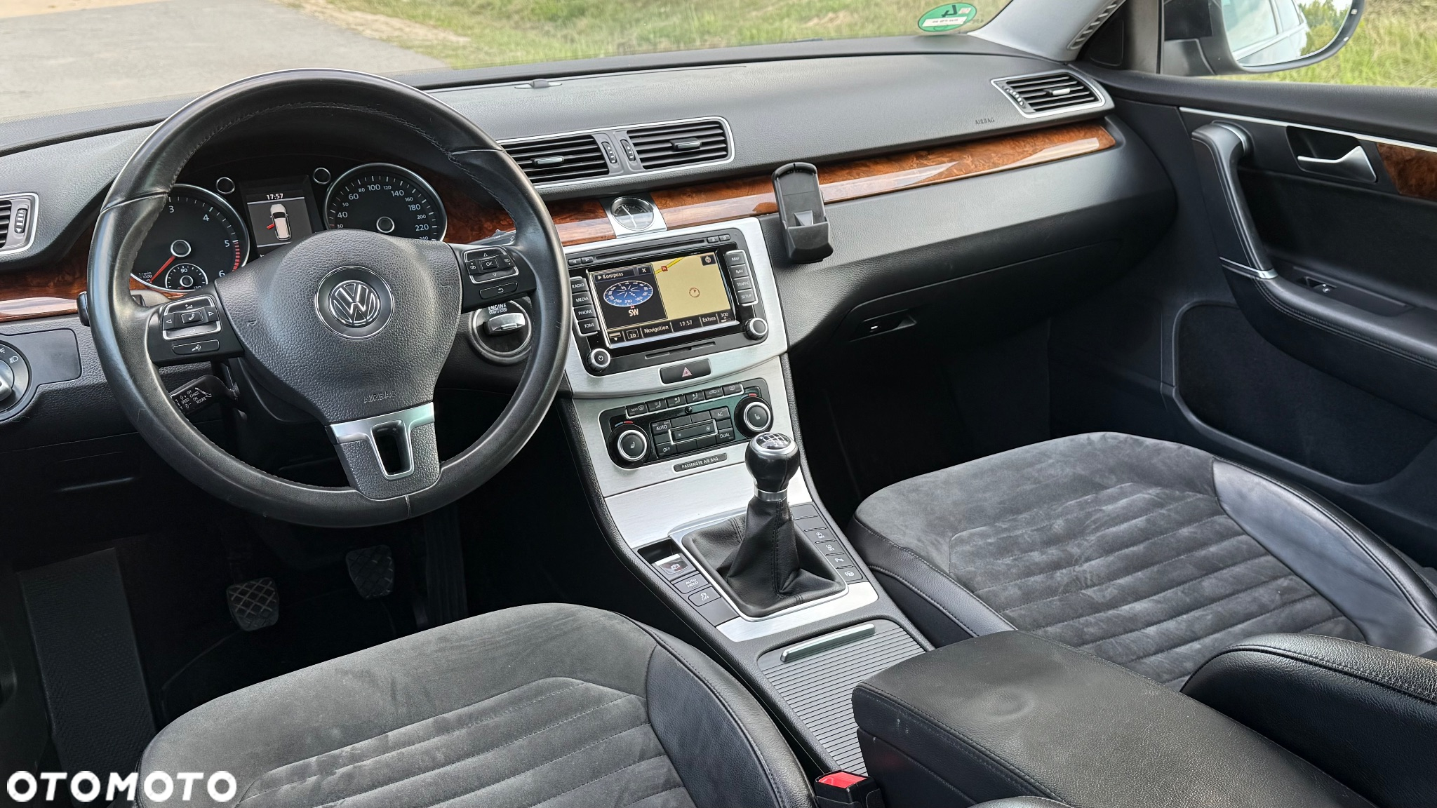Volkswagen Passat 2.0 TDI DPF Highline - 15