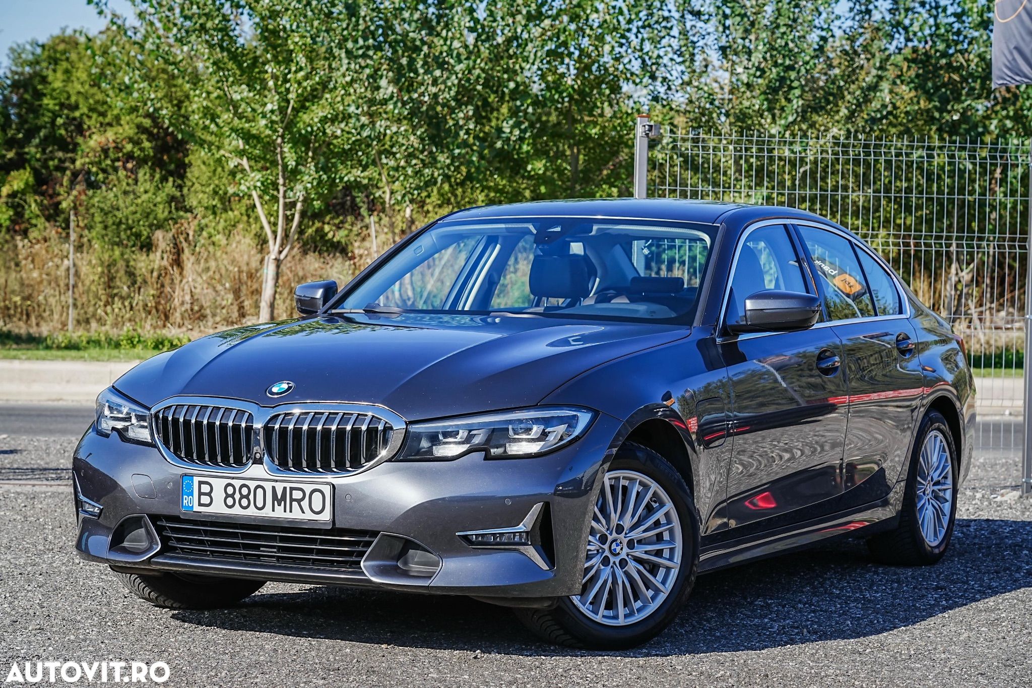 BMW Seria 3 330e Aut. Luxury Line - 1
