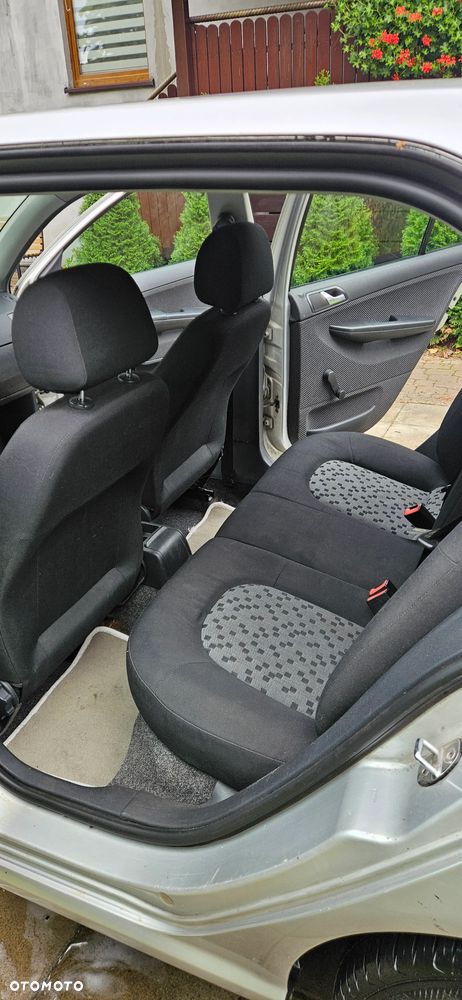 Skoda Fabia 1.4 16V Ambiente - 12