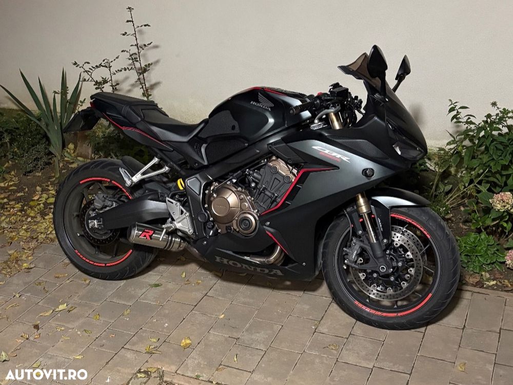 Honda CBR 650R - 11