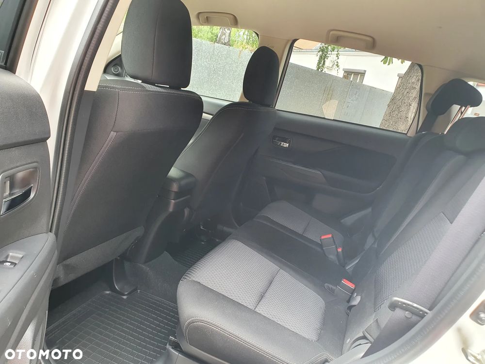 Mitsubishi Outlander 2.2 DI-D 4WD Automatik Edition 100+ - 14