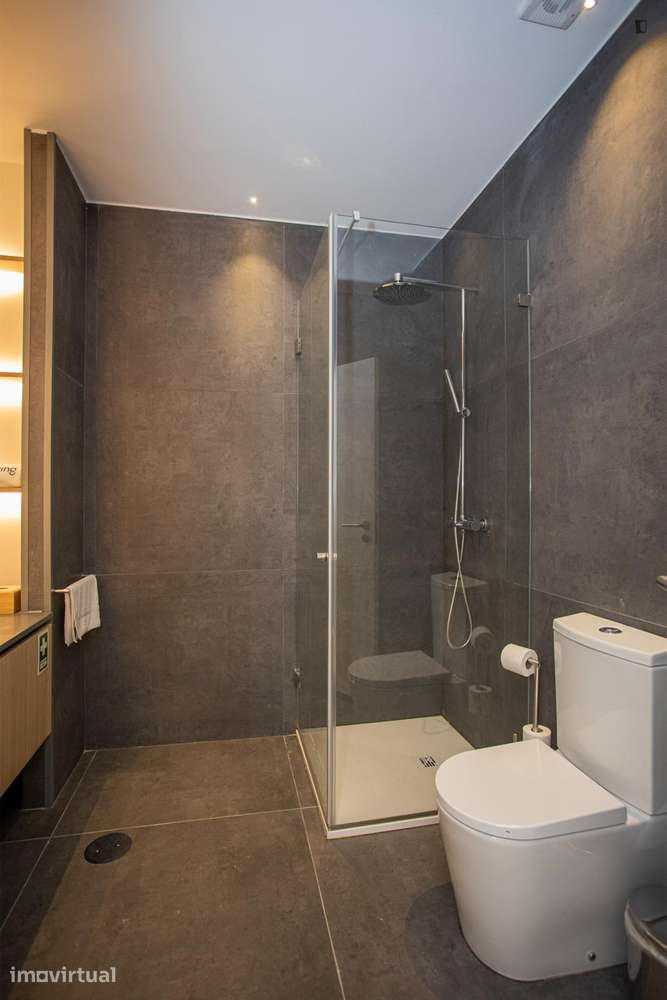 Apartamento com 1 quartos - localizado em Sé Porto - Grande imagem: 5/23