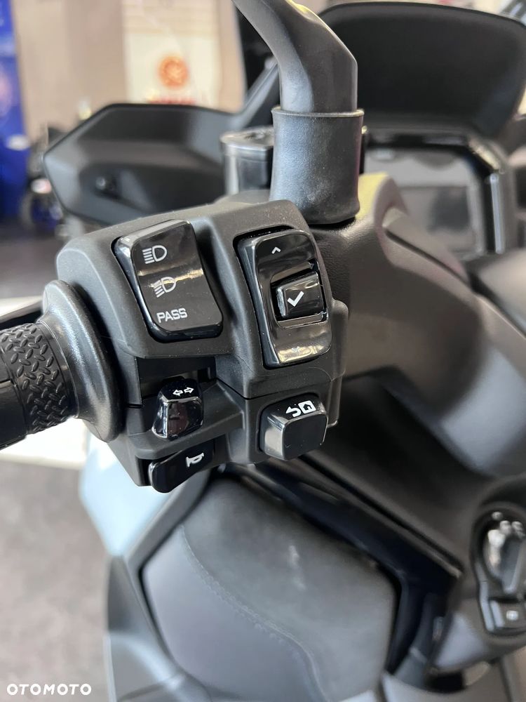 Yamaha X-max - 23