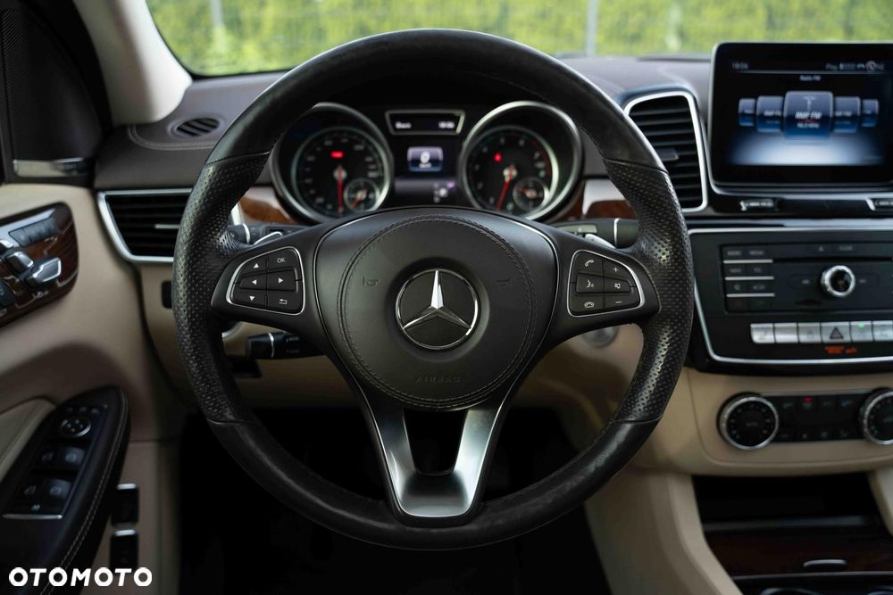 Mercedes-Benz GLS - 13