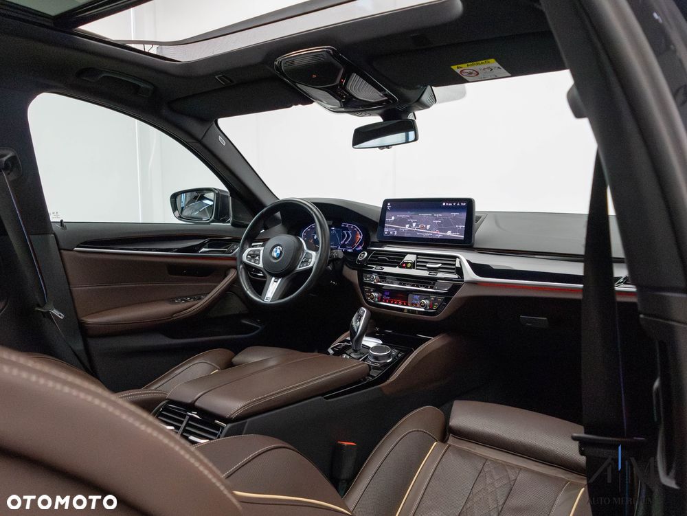 BMW Seria 5 540i xDrive - 16