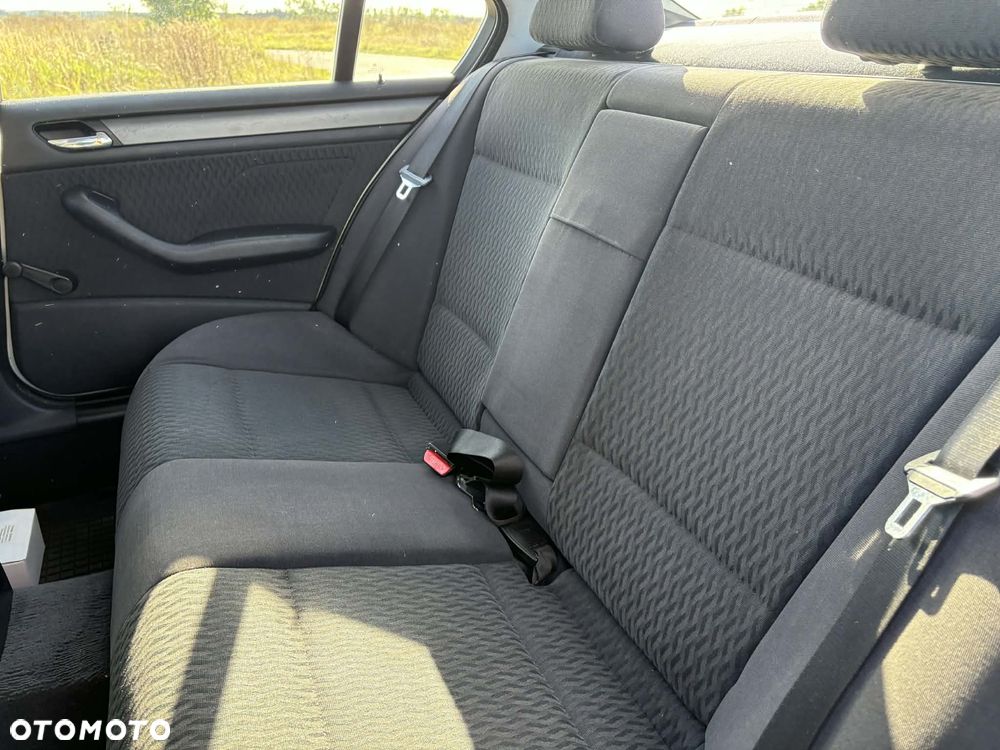 BMW Seria 3 318i - 7