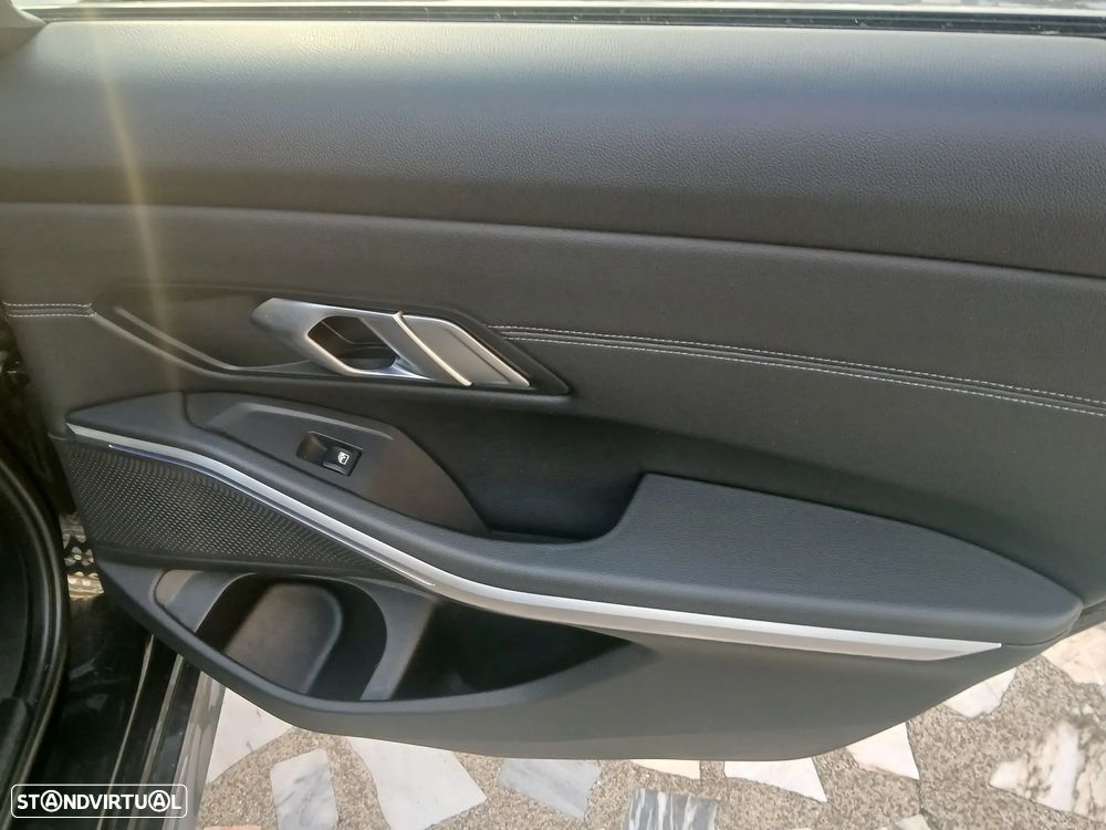 BMW 318 d Line Sport Auto - 27