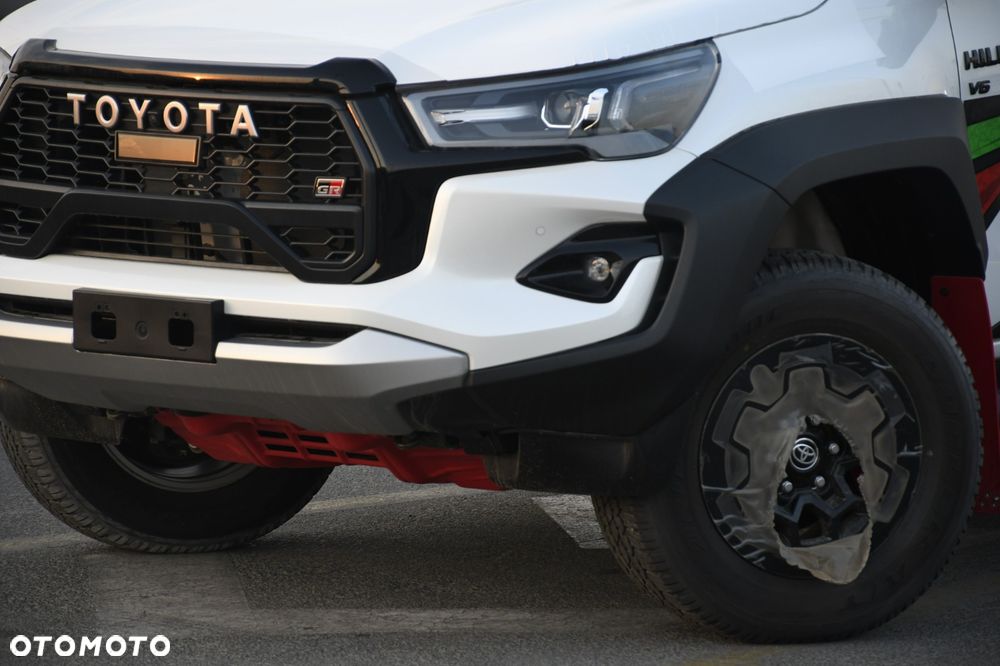 Toyota Hilux - 1