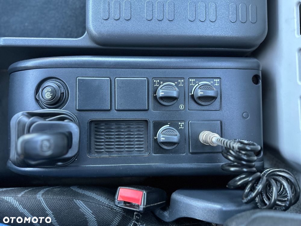 Iveco EUROCARGO 150E28 E6 - 19