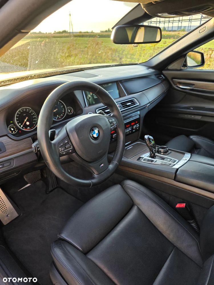 BMW Seria 7 750i - 14