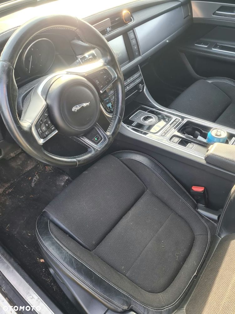 Jaguar XF 2.0 i4D AWD R-Sport - 10