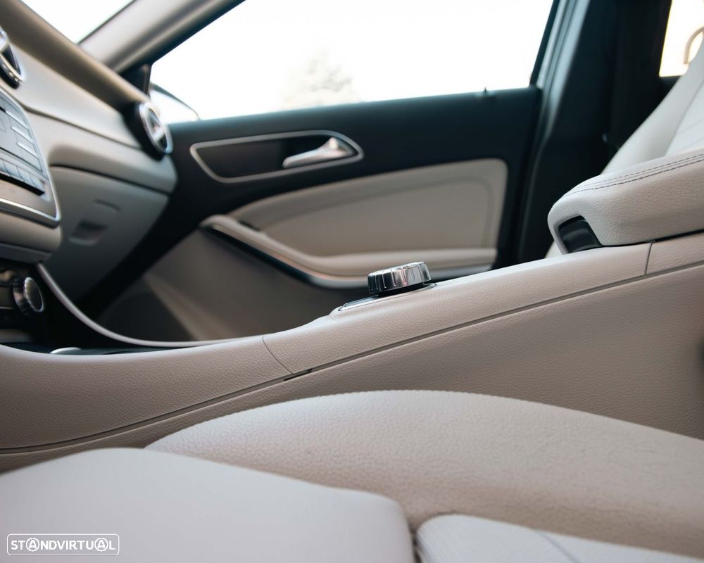 Mercedes-Benz GLA 220 d 7G-DCT Urban - 11