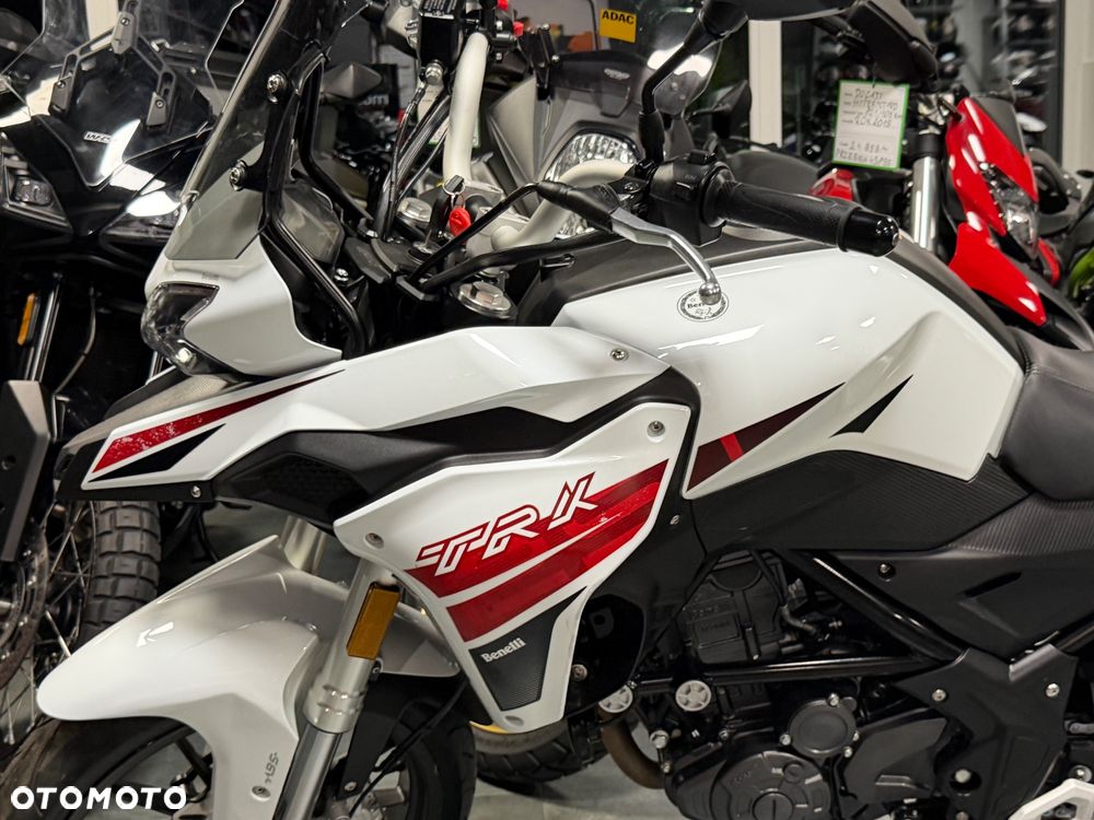 Benelli TRK 251 - 33
