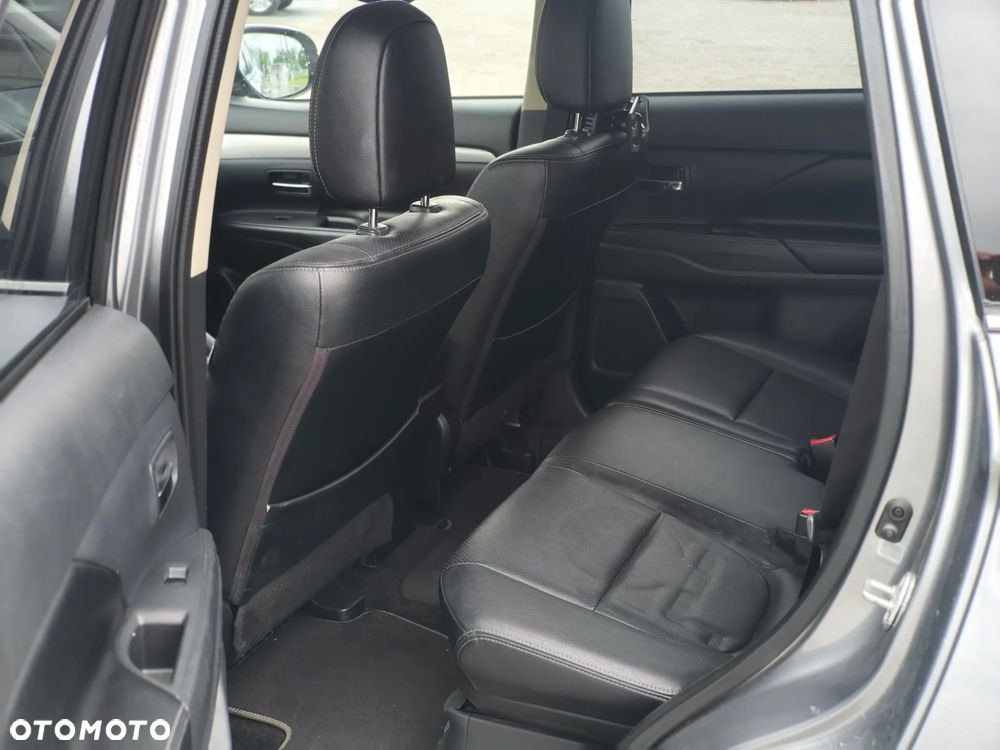 Mitsubishi Outlander Instyle NAVI + - 4