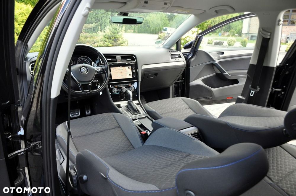 Volkswagen Golf - 28